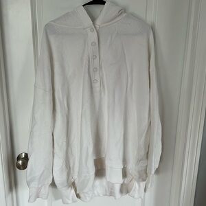 White robbed over sized hoodie with ribbing and snap neck detail. Like new